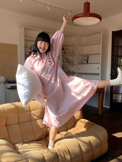 官网400+ 莱赛尔天丝棉女士家居服 浪漫粉色HElloKitty超柔软丝滑睡裙 短袖套装长袖长裤睡衣 商品图3