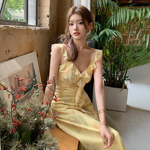 西遇碎花吊带连衣裙女2025年夏季新款法式荷叶边黄色收腰仙女裙SS050844 商品图2