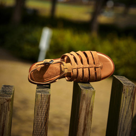 大码简约时尚平底沙滩鞋！2025夏新款交叉休闲波西米亚罗马凉鞋！ 商品图1