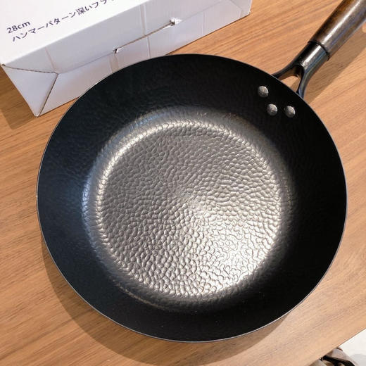 【出口日本TETSU PLUS铁锅煎炒锅】出口转内销的高品质铁锅，超高性价比，无论是燃气灶电磁炉都能用，不挑热源，轻油少烟，手工鱼鳞纹，无涂层、却不易粘，一冲即净，易清洗~内径28cm，重量很轻 商品图4