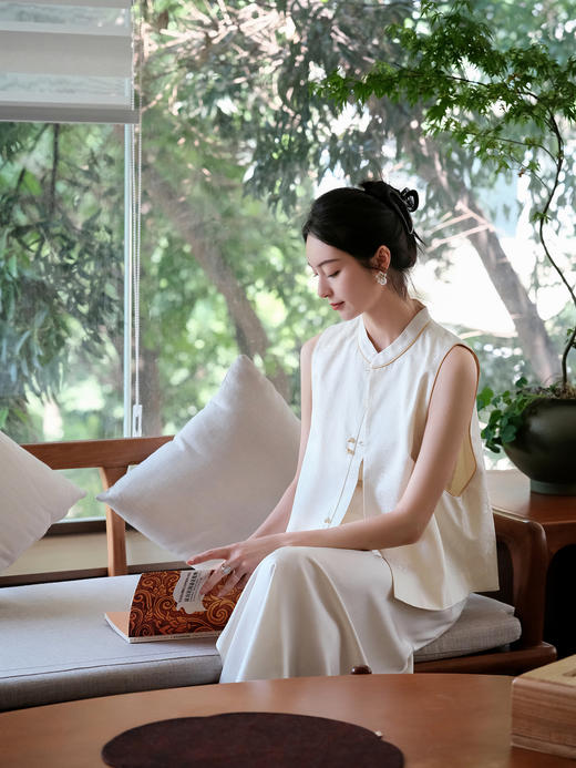 盛唐婧 |真丝花罗芳蝶对襟马甲-白色 商品图2