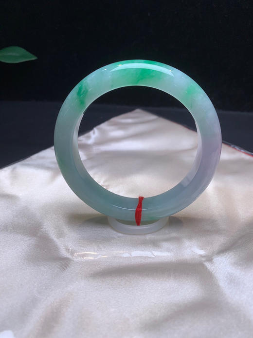 620073，56春彩手镯，色好清新。局部有紫 有人会描述 是 莫奈的花园 商品图0