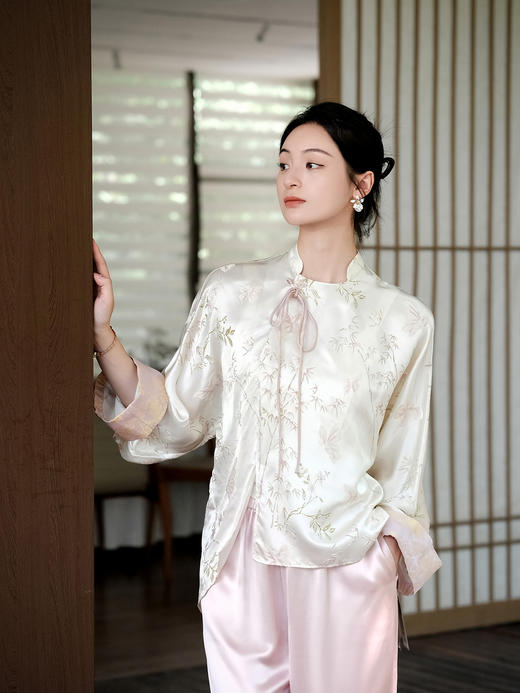 盛唐牡丹 |文竹戏蝶真丝提花上衣 商品图0