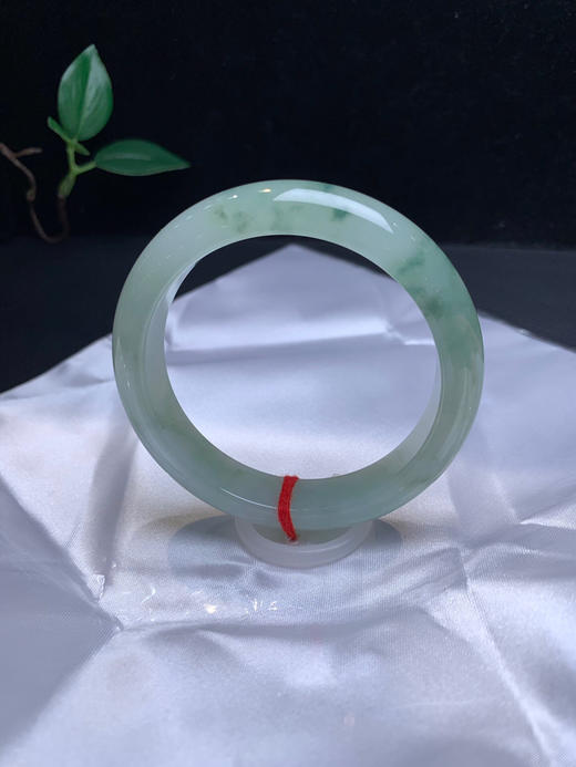 620072，54.6飘花手镯，很油润，飘清新蓝花，干净清爽 商品图2