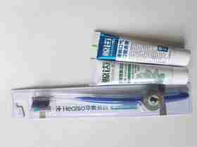 鲸齿牙膏30g×2效期27年9月+华素愈创牙刷1支