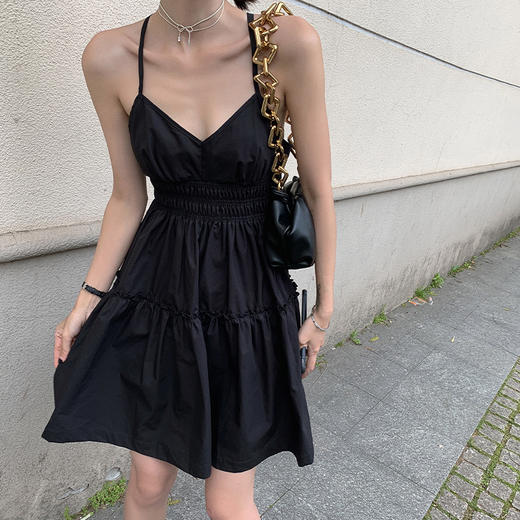 西遇黑色吊带连衣裙女夏季新款度假法式收腰v领露背裙子SS050845 商品图2