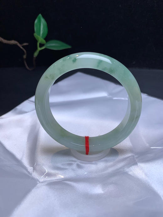 620072，54.6飘花手镯，很油润，飘清新蓝花，干净清爽 商品图1