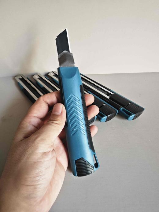 【货号00122】卡玛顿美工刀壁纸刀裁纸刀加厚包胶手柄 商品图1