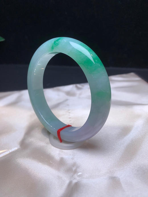 620073，56春彩手镯，色好清新。局部有紫 有人会描述 是 莫奈的花园 商品图1