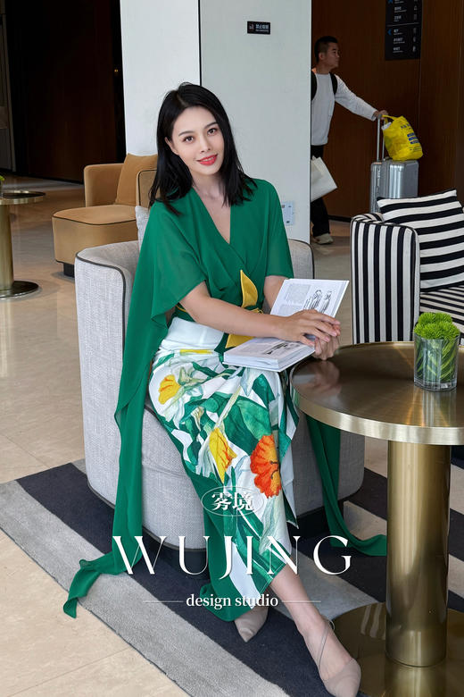 3205101 浮岚暖翠 进口纹理蜂窝缎定位印花/韩国进口水晶乔其纱连衣裙 雾境 商品图4