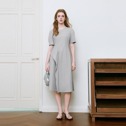 【商场同款】诗凡黎不规则抽褶连衣裙2025夏新款中长裙3G4290151 商品图0