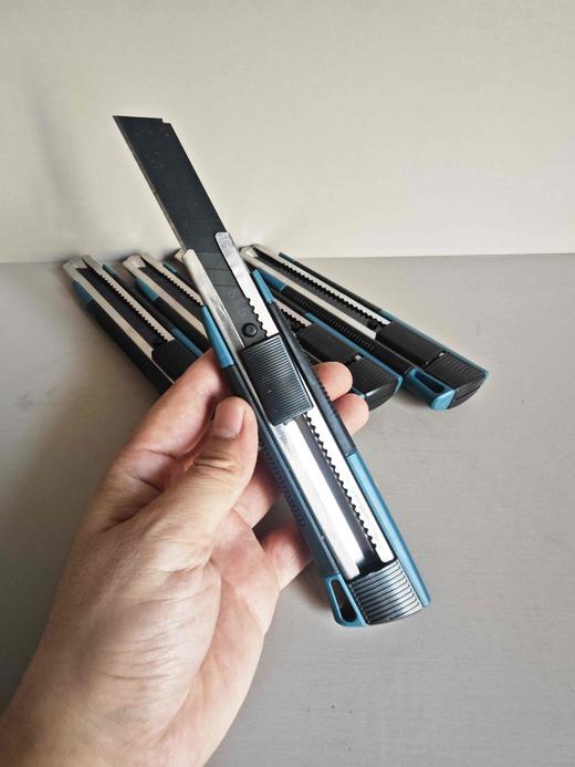 【货号00122】卡玛顿美工刀壁纸刀裁纸刀加厚包胶手柄 商品图2