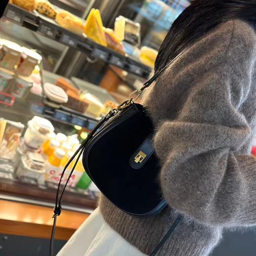 【预售3天】女包马鞍包2025新款贝壳包女高级感小众单肩包轻奢时尚斜挎包ZH2311 商品图5