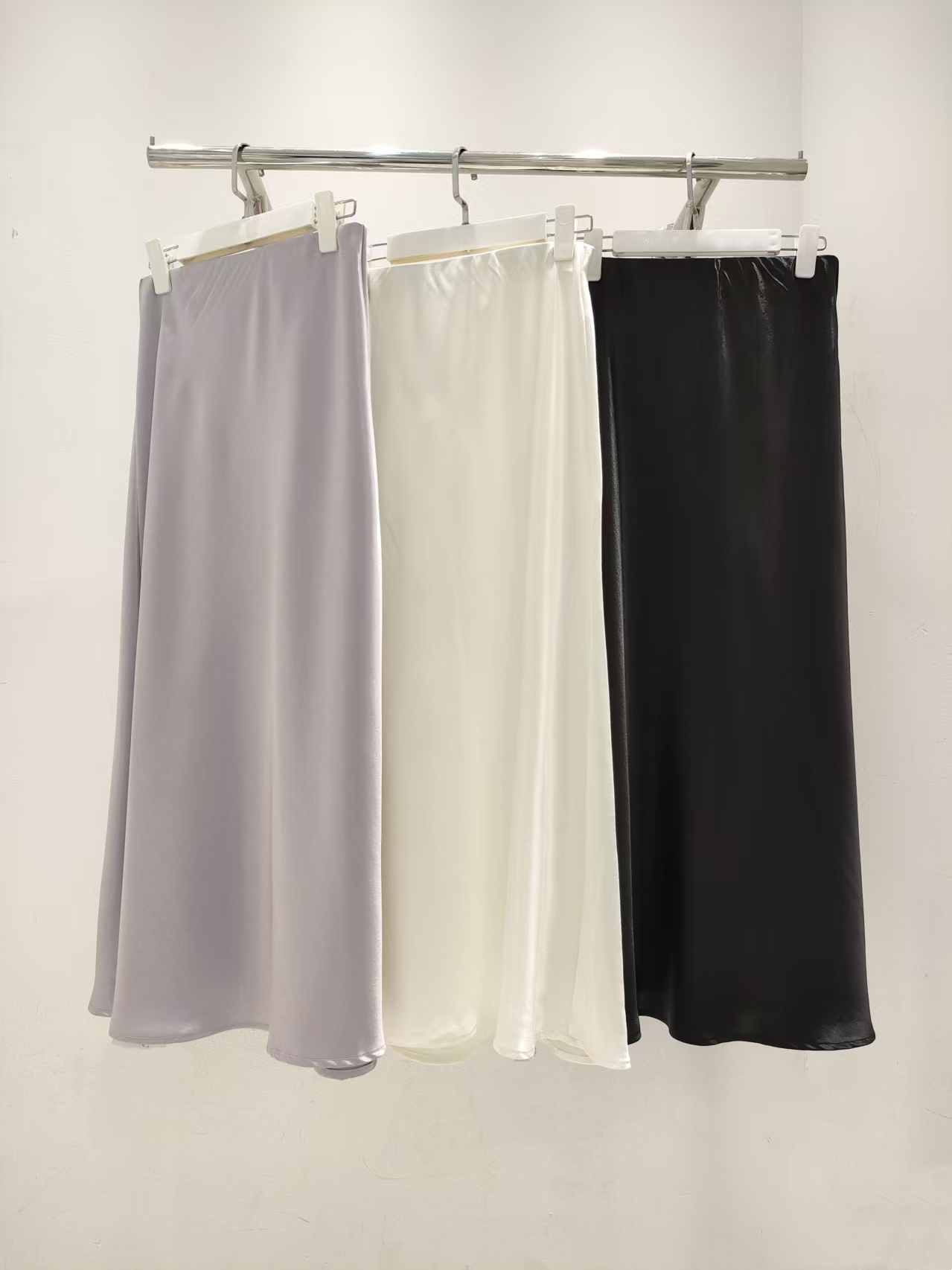 【门店同款】ENJOY夏季垂感缎面长半裙 162849306