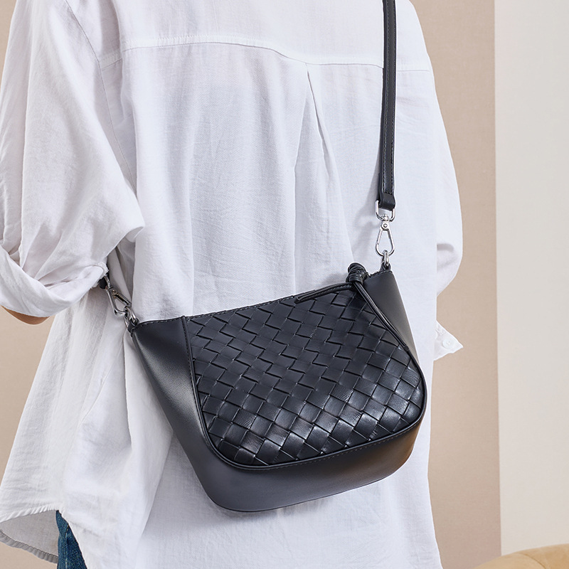 【预售3天】女包小包包2025新款小众设计编织包时尚百搭贝壳包单肩斜挎包ZH6871