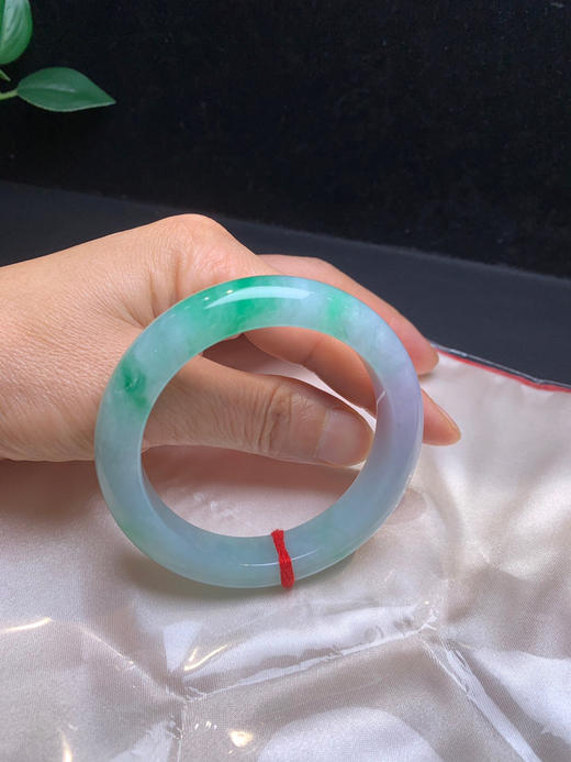 620073，56春彩手镯，色好清新。局部有紫 有人会描述 是 莫奈的花园 商品图5