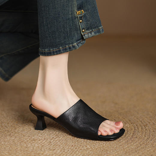 【预售5天】复古软羊皮一字带拖鞋女外穿夏季新款真皮方头露趾凉鞋DS&1818 商品图3