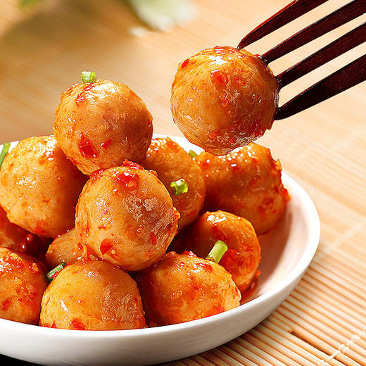 【Q弹劲道❗食在过瘾Q爽鱼丸】甄选品质原料制作，优选新鲜鱼肉制作，两种口味任选，香辣味/烧烤味/鱼类即食鱼蛋蛋香辣麻辣味休闲零食小吃L 商品图0