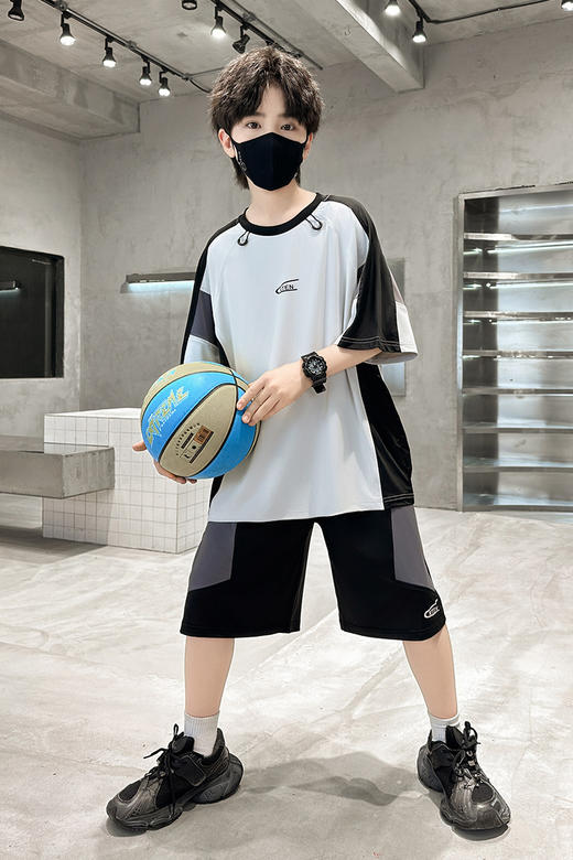 🏀𝐳𝐮𝐢帅不过篮球少年 | 解锁运动风酷盖造型⚽运动时髦两不误🥅110-180码❗️【吉米故事篮球少年冰丝速干篮球服套装】，自带UPF50+⚡冰感面料，一穿即凉，速干套装是这个夏天的必备❗️ 商品图4