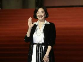 林青霞惨被出轨，66岁结束24年婚姻，近照曝光吓坏众人：余生请为自己而活！