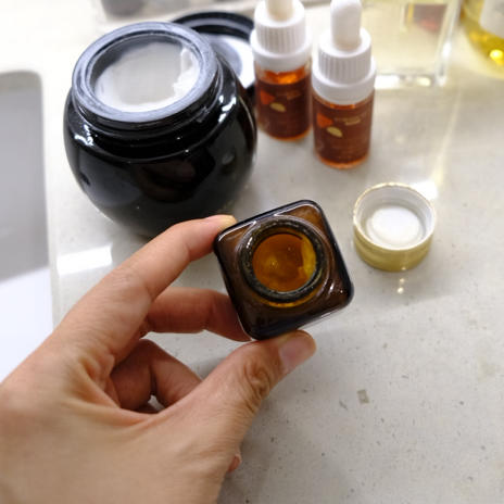 奕虹定制，芳疗师洋甘菊黄金眼霜，无水配方，高奢成本配比，无香精，无硅油，无激素 备案规格15g，首发升级至20g！加量不加价~ 商品图11