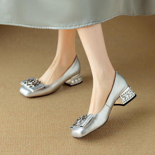 【预售5天】春夏羊皮银色方头单鞋浅口中跟粗跟蝴蝶结女鞋NJMK&K1331 商品图1