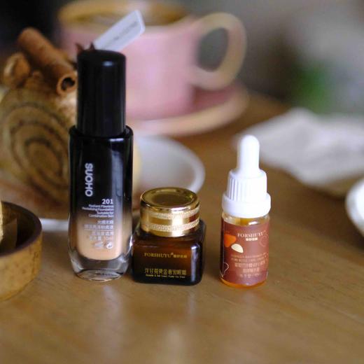 奕虹定制，芳疗师洋甘菊黄金眼霜，无水配方，高奢成本配比，无香精，无硅油，无激素 备案规格15g，首发升级至20g！加量不加价~ 商品图3