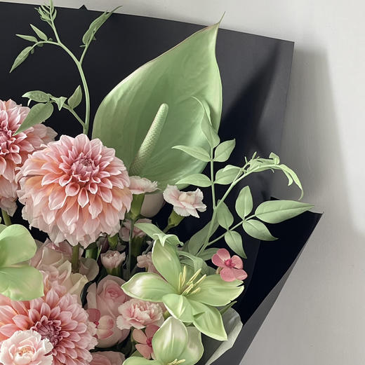 《芳华粉黛》粉绿色奶油桃子花束 商品图3