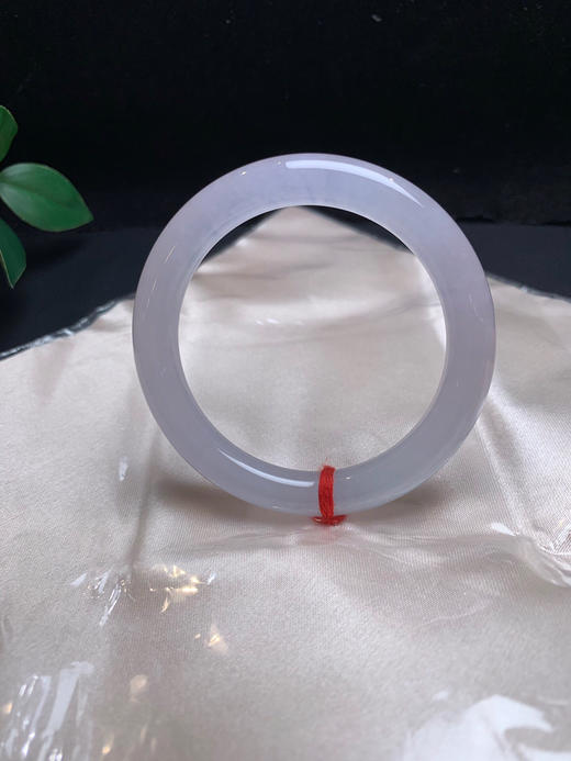 620079，53冰紫底细圆条，冰冰纯纯的，整圈带淡淡的紫底，干净冰透 商品图0