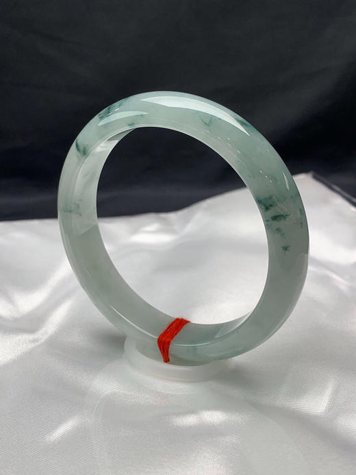 620085，61.6圈口，糯化飘花正圈平安镯，淡蓝底飘蓝花，水润细腻 商品图2