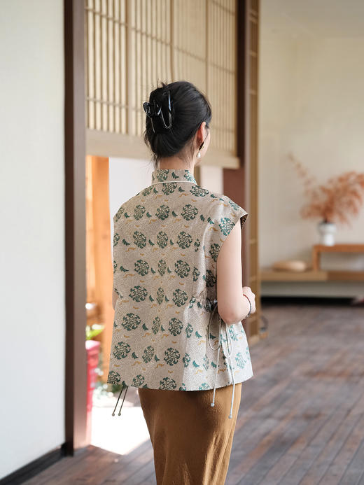 盛唐牡丹 |重缎宋锦黄底绿花万寿无疆牡丹纹对襟马甲 商品图5