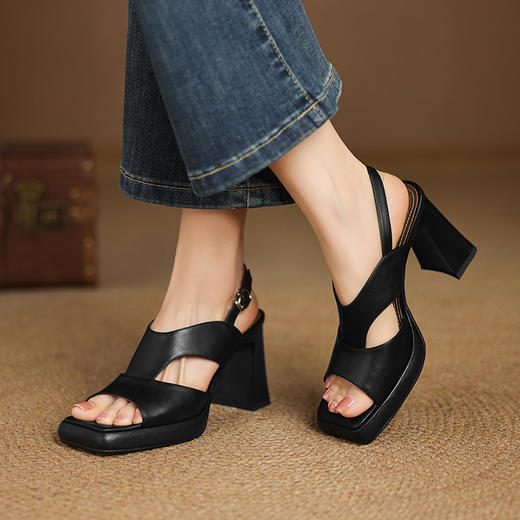 【预售5天】真皮粗跟凉鞋防水台高跟鞋，英伦风中空露趾黑色女鞋DPJ&3071 商品图0