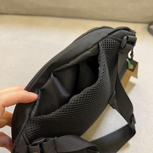 韩国订单，正品 TheNorthFace北面2025单肩斜挎包小件包腰包。超大容量轻便实用。
两个色，原价70000韩元 商品图5
