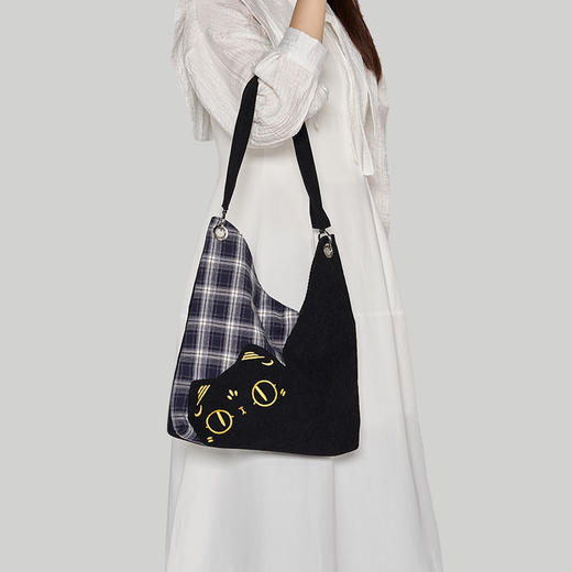 大英博物馆 巴斯特系列 格纹拼接单肩包 蓝白格 商品图1