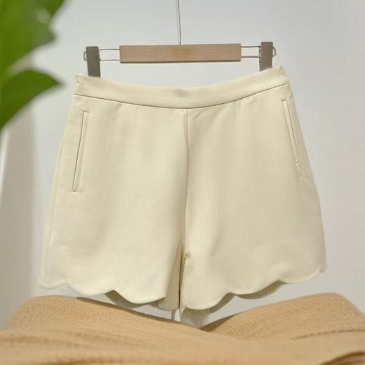 7.26秒杀~淡黄波浪花边侧拉链短裤-喜出 商品图0