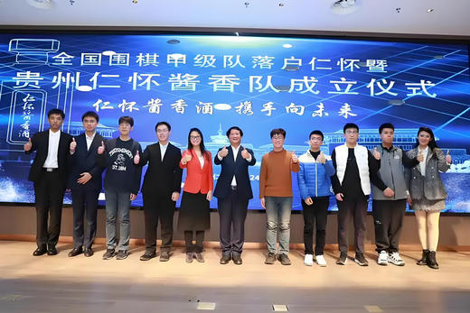 贵州仁怀酱香队黑白国弈。一件6瓶。三瓶黑酱三瓶白酱。零售价：酱白499 酱黑799元。棋界特惠价：酱白339 酱黑499。一件三黑三白合计：2514元。 商品图5