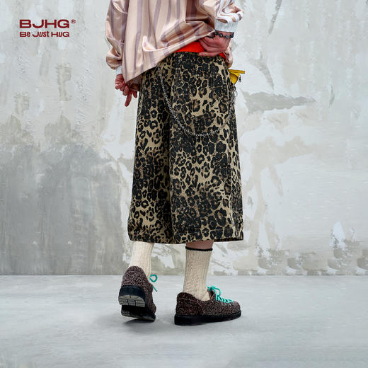 BJHG不计后果豹纹短裤男夏季2025新款美式复古宽松休闲情侣七分裤 商品图2