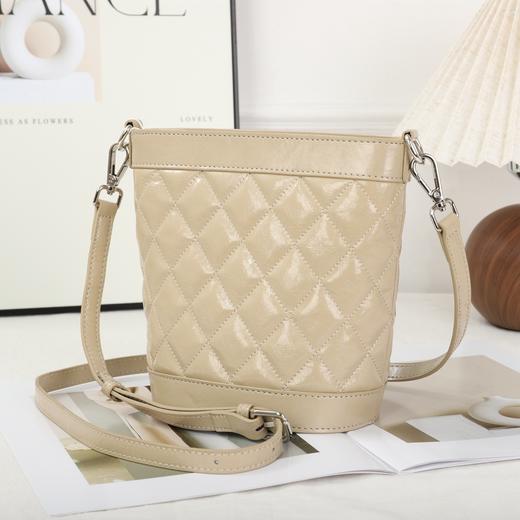 【预售3天】高级感水桶包油蜡皮小香风菱格包Z8168 商品图1