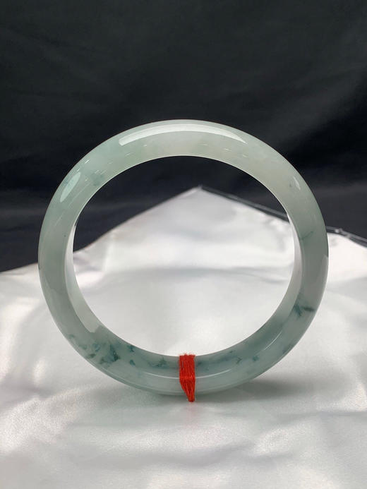 620085，61.6圈口，糯化飘花正圈平安镯，淡蓝底飘蓝花，水润细腻 商品图3