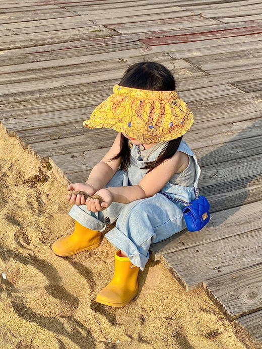 🎉【蕉下儿童贝壳帽全网史低】❗仅售49元❗官网日常价179的儿童防晒帽来啦~简直可爱到犯规🌈夏天必备防晒神器❗让宝贝享受肆无忌惮的童年❗不光可以保护到脸颊~还能呵护到双眼，避免被太阳刺伤哦~ 商品图0