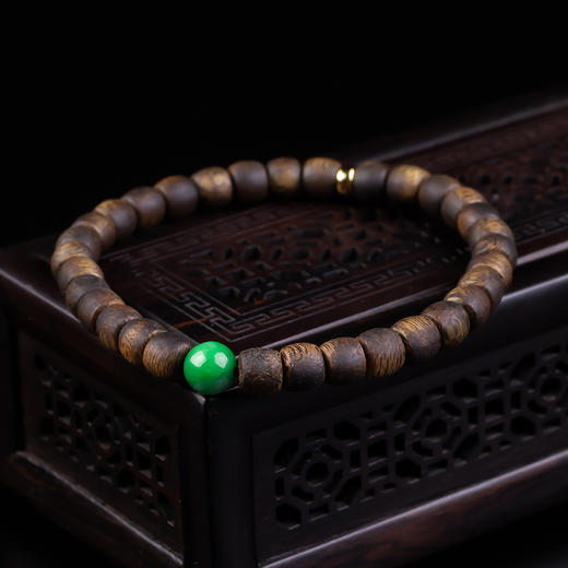 XY0366沉香+翡翠素雅款鼓珠手串 商品图5
