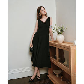 OLrain欧芮儿黑色赫本风蕾丝花边V领2025夏季新款收腰显瘦连衣裙