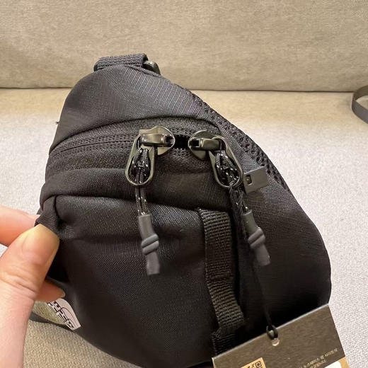 韩国订单，正品 TheNorthFace北面2025单肩斜挎包小件包腰包。超大容量轻便实用。
两个色，原价70000韩元 商品图4