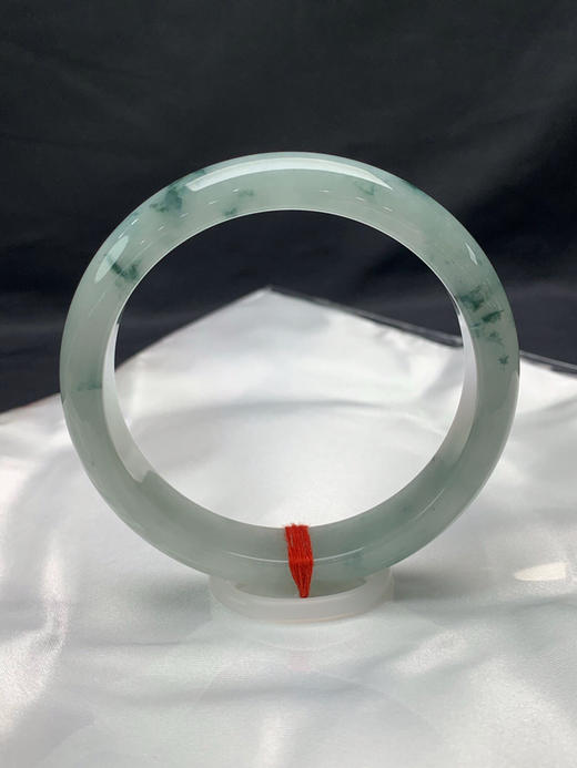 620085，61.6圈口，糯化飘花正圈平安镯，淡蓝底飘蓝花，水润细腻 商品图0