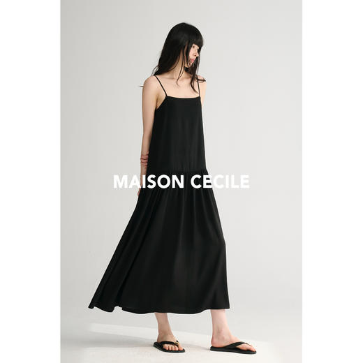 MAISON CECILE三色/极简优雅细肩带光泽感醋酸压褶吊带连衣裙 商品图4