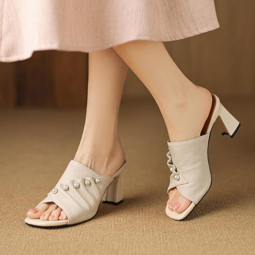 【预售5天】7cm法式超软羊皮珍珠褶皱高跟凉鞋女夏真皮露趾粗跟一字拖DS&1679 商品图2