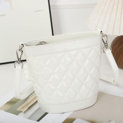 【预售3天】高级感水桶包油蜡皮小香风菱格包Z8168 商品图2