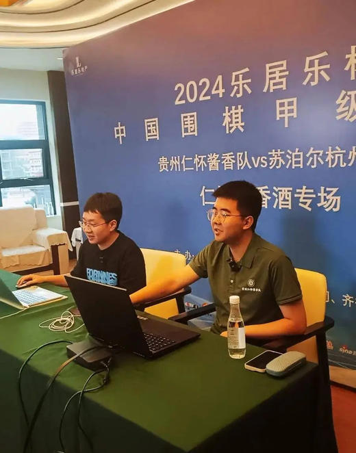 贵州仁怀酱香队黑白国弈。一件6瓶。三瓶黑酱三瓶白酱。零售价：酱白499 酱黑799元。棋界特惠价：酱白339 酱黑499。一件三黑三白合计：2514元。 商品图7