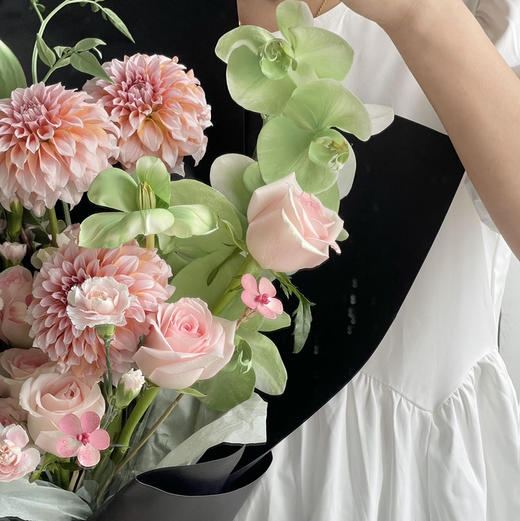 《芳华粉黛》粉绿色奶油桃子花束 商品图1