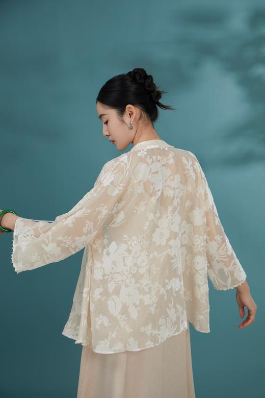 荷言GL 知许 金丝锦绒烧花香槟色对襟外披蝴蝶流苏飘带防晒外套 商品图3